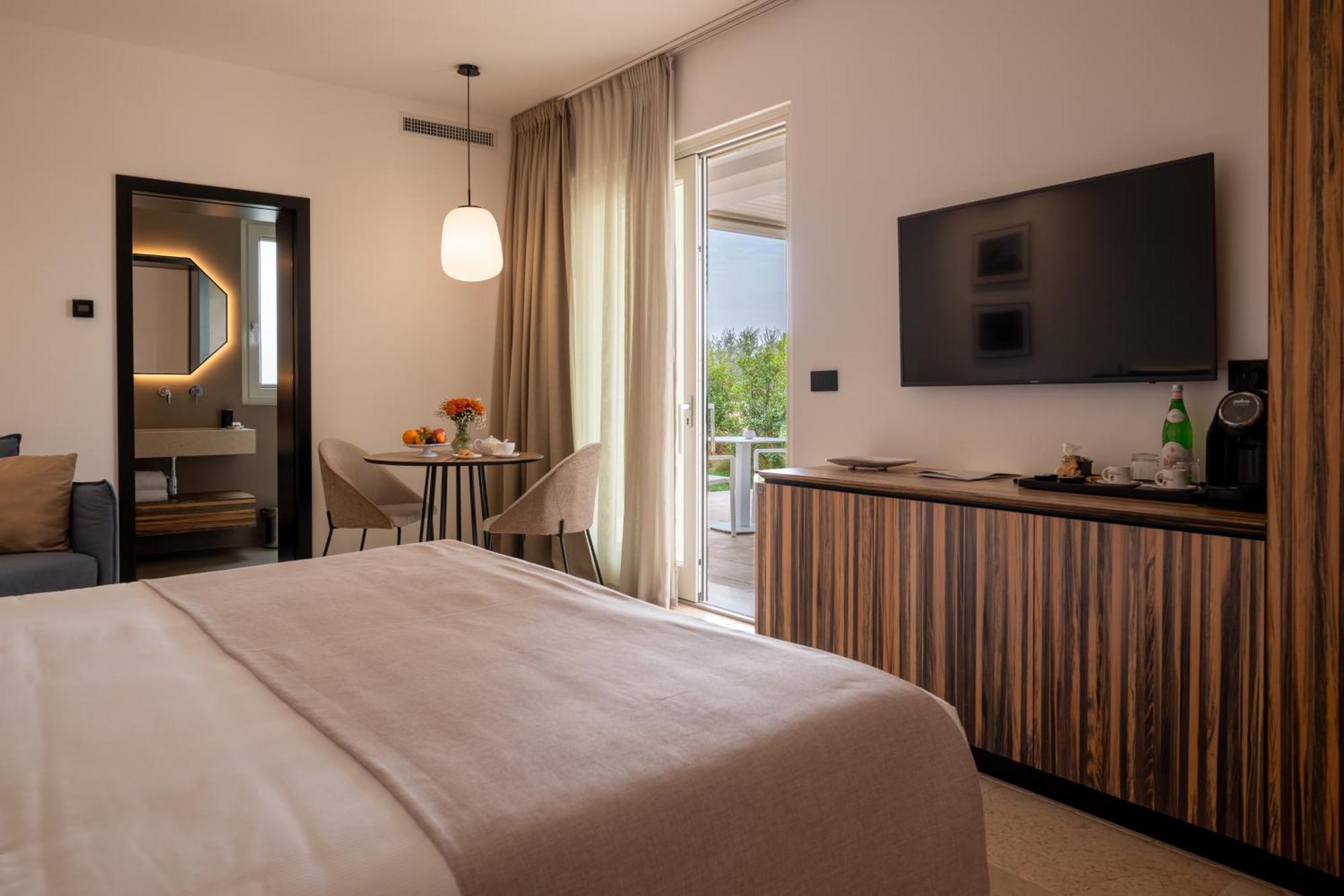 Essenza Relais Contemporaneo Bed & Breakfast Cisternino Ngoại thất bức ảnh